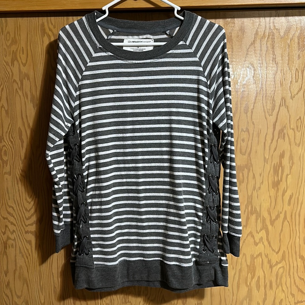 Size L long sleeve gray striped shirt